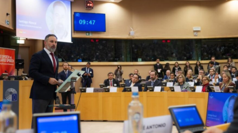 Santiago Abascal denuncia en Bruselas el retroceso de la libertad de expresión en Europa y en España