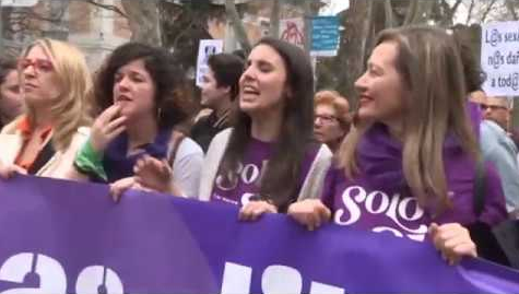 Irene Montero en la manifestación del 8M   /   Imagen: Captura de vídeo de Youtube