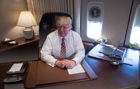 Trump dice que Ir&aacute;n ha aceptado "la mayor parte" de su plan de paz; Teher&aacute;n teme una invasi&oacute;n inminente y 2.500 marines llegan al Golfo