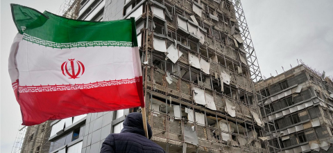 Trump amenaza con cortar el comercio con Espa&ntilde;a, Ir&aacute;n ataca la embajada en Riad y el fantasma de la invasi&oacute;n terrestre no cede