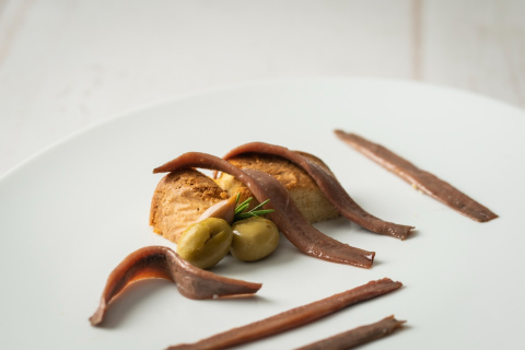 Cuando el bocarte anuncia la primavera: Conservas Emilia y el arte eterno de la anchoa del Cantábrico