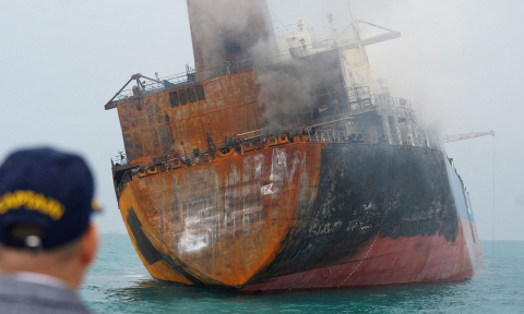 La guerra llega a la OTAN &mdash; primer soldado franc&eacute;s muerto &mdash; , Ormuz bloqueado por decreto y Teher&aacute;n de nuevo en llamas