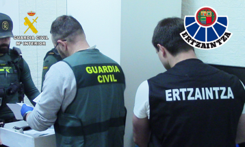 Detenidos dos magrebíes tras estafar 100 .000 euros a un Ayuntamiento de Guipúzcoa y a un empresario murciano