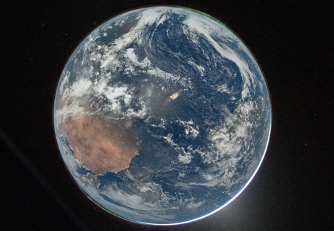 Cuatro humanos eligieron la Luna. El universo ahora los est&aacute; mirando