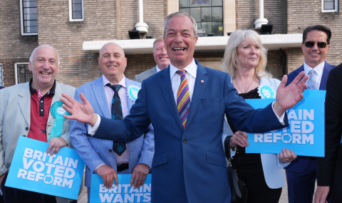 Gran triunfo de la nueva derecha soberanista de Nigel Farage en un Reino Unido harto del extremismo izquierdista de Keir Starmer