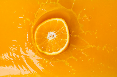 Un informe del sector citrícola detalla la vitamina C, el folato y el potasio del zumo de naranja 100% exprimido