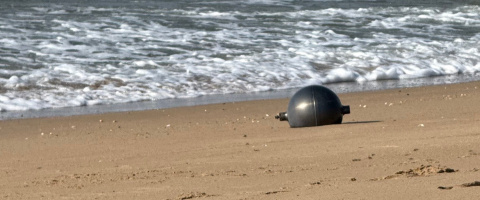 El misterio de las seis esferas met&aacute;licas halladas en una playa de Australia