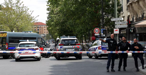 Nuevo ataque islamista: Un hombre armado con dos cuchillos apuñala a tres mujeres en las calles de París
