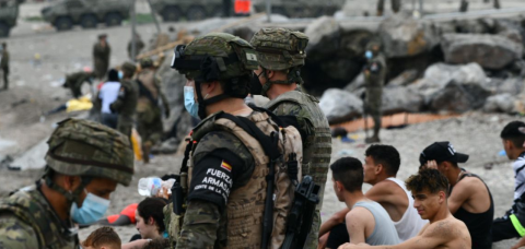 Emboscada al amanecer en Ceuta: doce inmigrantes invasores detenidos tras apedrear, perseguir y herir a cuatro militares