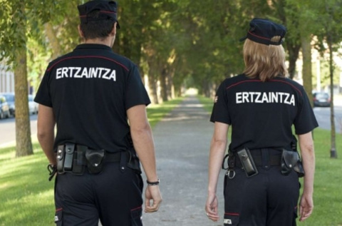 11 agentes heridos en intervenciones policiales en Eíbar, Vitoria y Mondragón