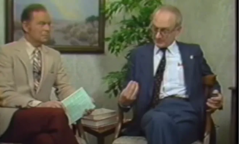 Yuri Bezmenov, a la derecha en un momento de la entrevista   /   Imagen: Captura de Youtube