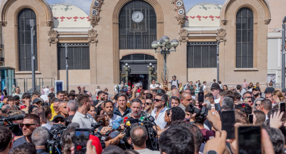 Santiago Abascal insta a Vivas a romper con los islamistas y los tr&aacute;nsfugas socialistas y formar un Gobierno fuerte con Vox