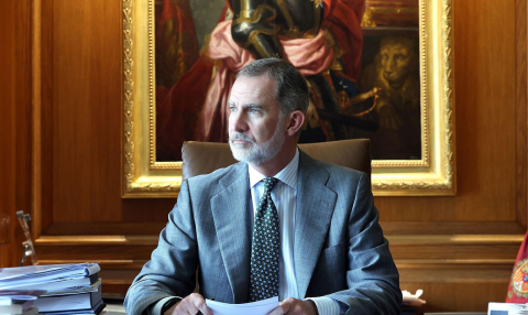 Apuntes sobre c&oacute;mo el globalsocialismo ha destruido a Occidente (XIII) / Coronas de barro: la rendici&oacute;n de las monarqu&iacute;as europeas al progresismo global