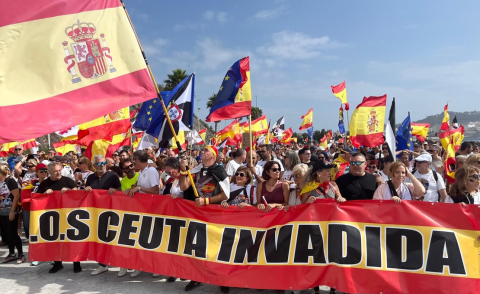 Ceuta planta cara a Marruecos al pie de la frontera: 
