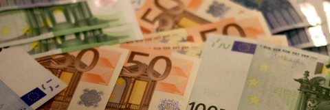 Cuando la luz se apaga, cuando las pantallas enmudecen, cuando la confianza se rompe: el regreso del billete como refugio en las crisis de Europa