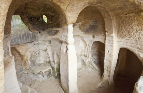 La Capadocia burgalesa. Un viaje a los primeros monasterios de la Alta Edad Media: las cuevas secretas de Treviño, Trespaderne y el Alto Ebro