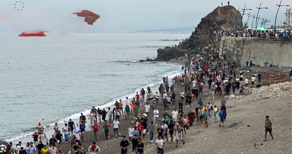 El CNI sostiene que Marruecos conoc&iacute;a la invasi&oacute;n de Ceuta y permiti&oacute; que se desbordara
