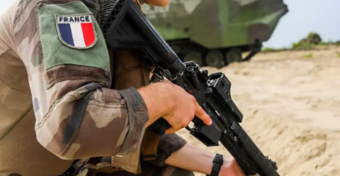 Militares franceses disparan contra cinco drones que sobrevolaban el puerto de Brest